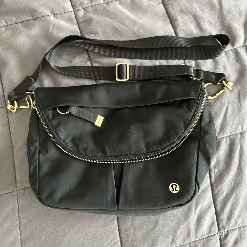 EUC Lululemon festival bag